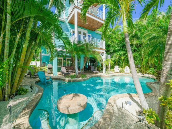 Holmes Beach Canal Front Home With Pool Sleeps 10 Guests