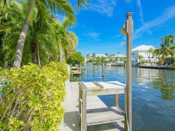 Holmes Beach Canal Front Home With Pool Sleeps 10 Guests