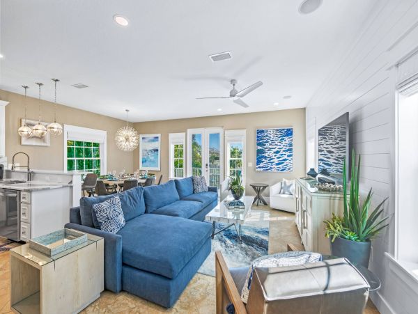 Holmes Beach Canal Front Home With Pool Sleeps 10 Guests