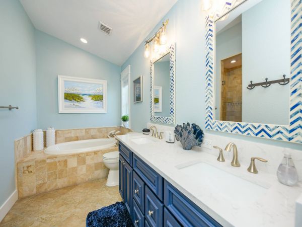 Holmes Beach Canal Front Home With Pool Sleeps 10 Guests