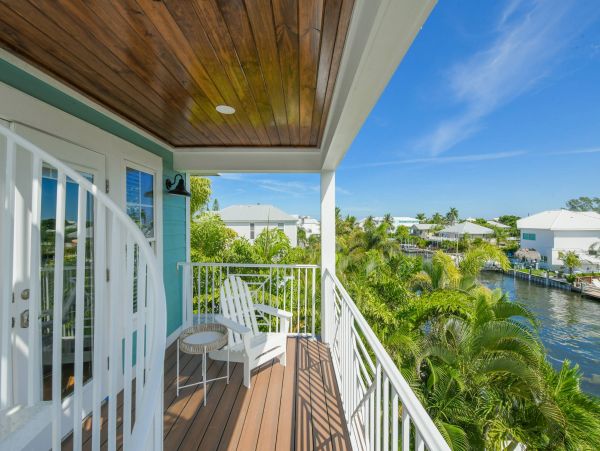 Holmes Beach Canal Front Home With Pool Sleeps 10 Guests