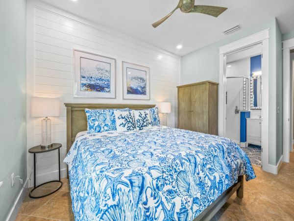 Holmes Beach Canal Front Home With Pool Sleeps 10 Guests