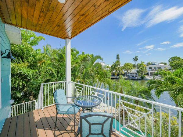 Holmes Beach Canal Front Home With Pool Sleeps 10 Guests