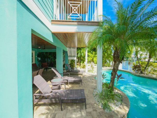 Holmes Beach Canal Front Home With Pool Sleeps 10 Guests