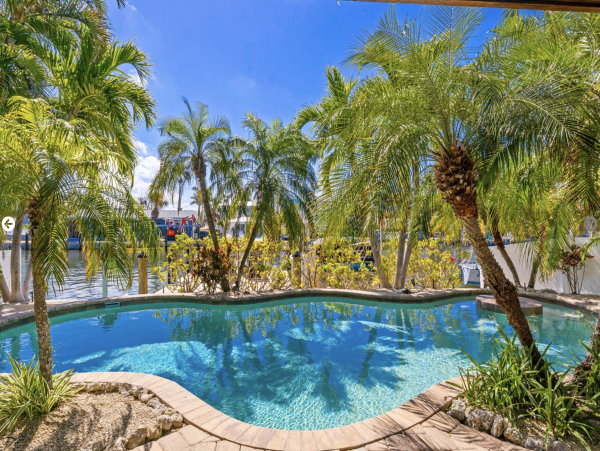 Anna Maria Island  Water Front Home With Pool Sleeps 10 Guests