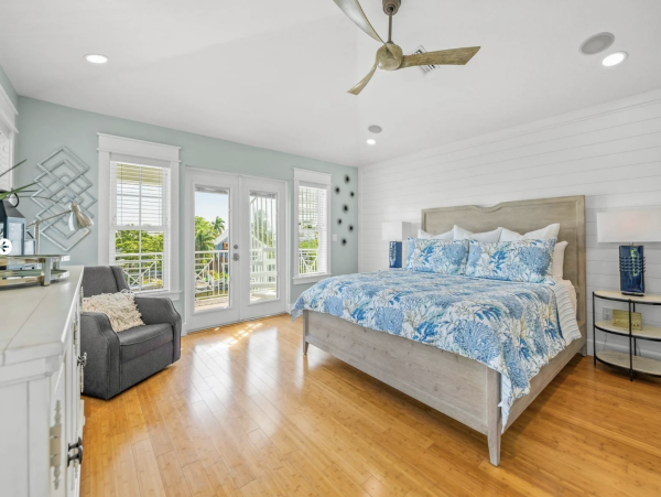 Anna Maria Island  Water Front Home With Pool Sleeps 10 Guests