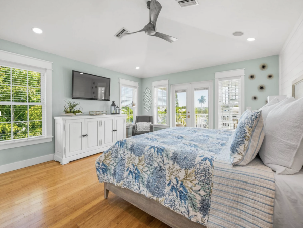 Anna Maria Island  Water Front Home With Pool Sleeps 10 Guests
