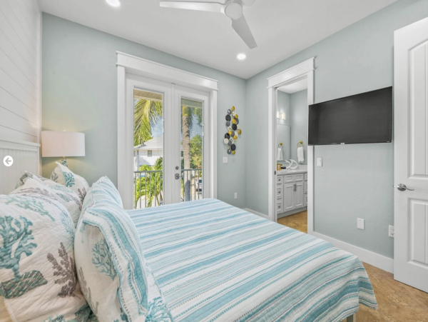 Anna Maria Island  Water Front Home With Pool Sleeps 10 Guests