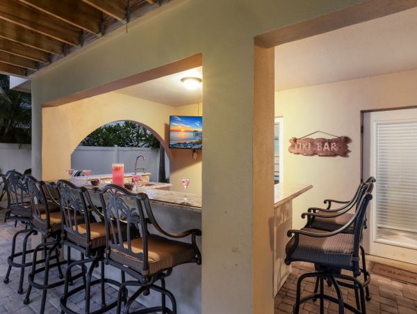 Anna Maria Eight Bedroom Luxury Vacation Home With Pool