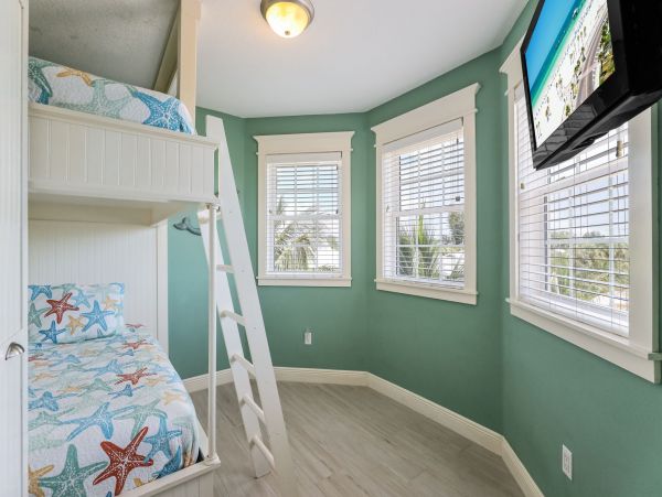Anna Maria Eight Bedroom Luxury Vacation Home With Pool
