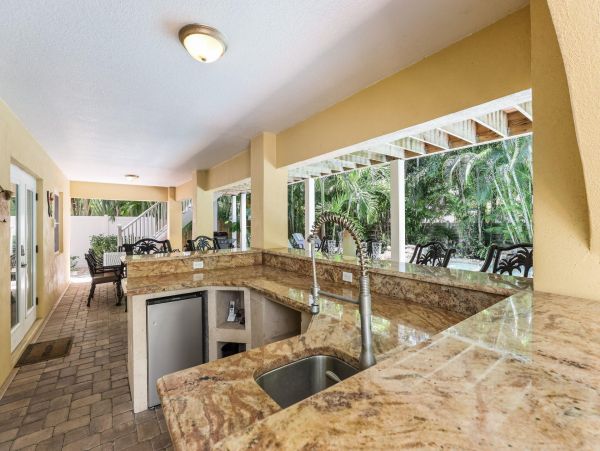 Anna Maria Eight Bedroom Luxury Vacation Home With Pool