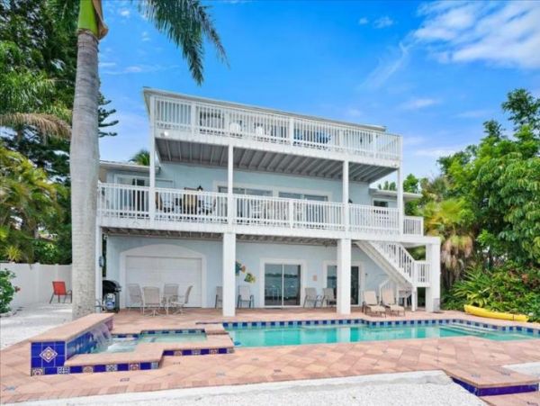 Anna Maria Island Rental Home with 4 Bedrooms 3.5 Bathrooms