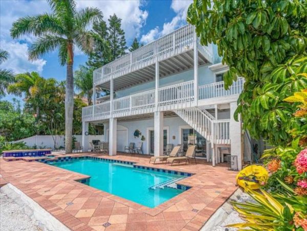 Anna Maria Island Rental Home with 4 Bedrooms 3.5 Bathrooms