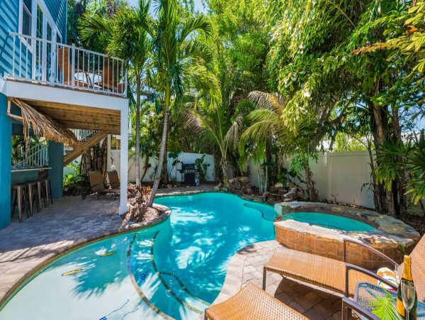 Stunning Holmes Beach 5 Bedroom Home Close to Beach