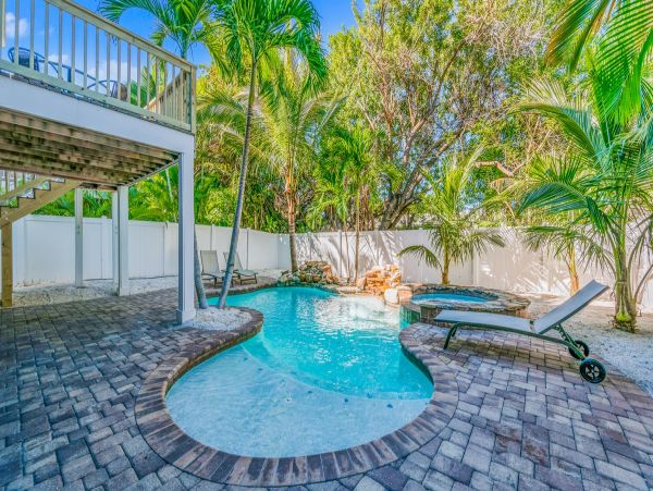 Stunning Holmes Beach 5 Bedroom Home Close to Beach