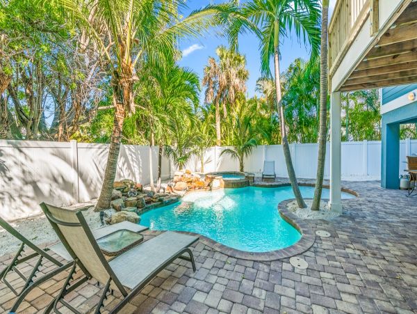 Stunning Holmes Beach 5 Bedroom Home Close to Beach