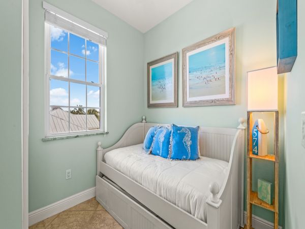 Stunning Holmes Beach 5 Bedroom Home Close to Beach