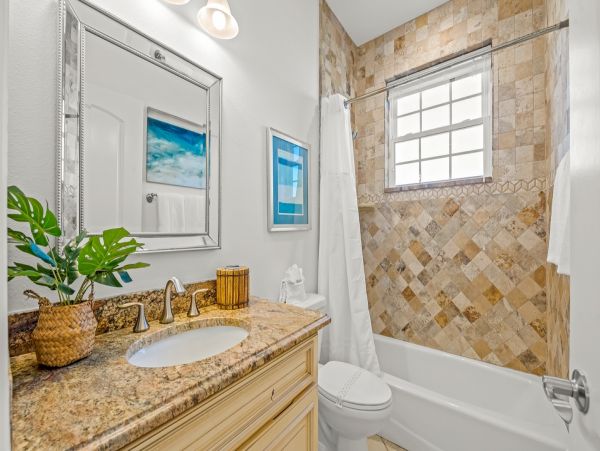 Stunning Holmes Beach 5 Bedroom Home Close to Beach