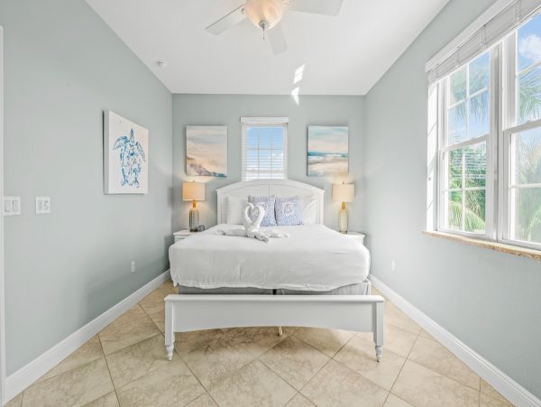 Stunning Holmes Beach 5 Bedroom Home Close to Beach