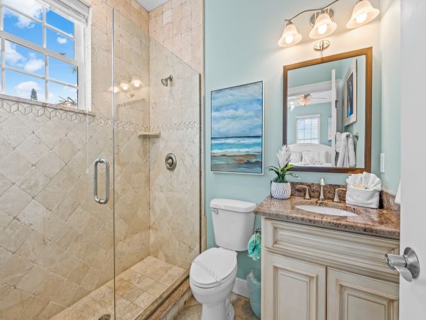 Stunning Holmes Beach 5 Bedroom Home Close to Beach