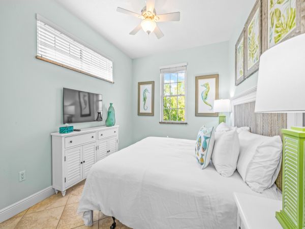 Stunning Holmes Beach 5 Bedroom Home Close to Beach