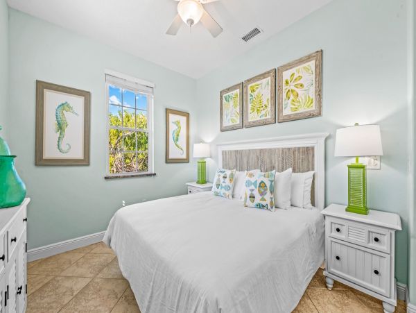 Stunning Holmes Beach 5 Bedroom Home Close to Beach