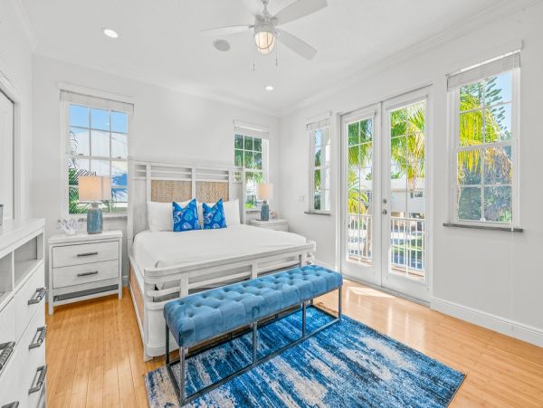 Stunning Holmes Beach 5 Bedroom Home Close to Beach