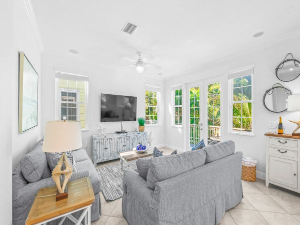 Stunning Holmes Beach 5 Bedroom Home Close to Beach