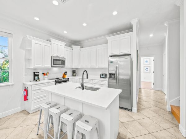 Stunning Holmes Beach 5 Bedroom Home Close to Beach