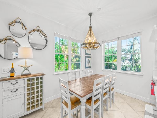 Stunning Holmes Beach 5 Bedroom Home Close to Beach