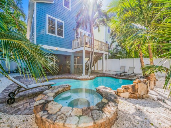 Stunning Holmes Beach 5 Bedroom Home Close to Beach
