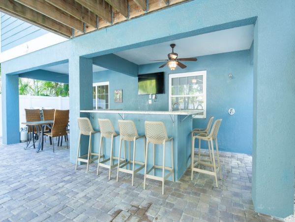 Stunning Holmes Beach 5 Bedroom Home Close to Beach