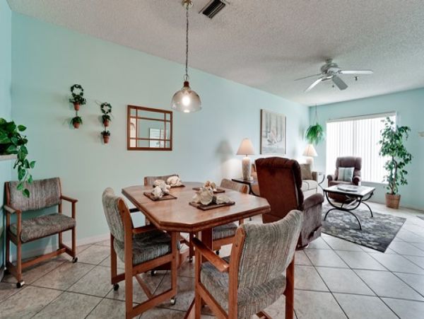 Anna Maria Island Two Bedroom Rental on the Beach Sleeps 6