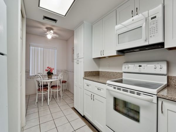 Anna Maria Island Two Bedroom Rental on the Beach Sleeps 6