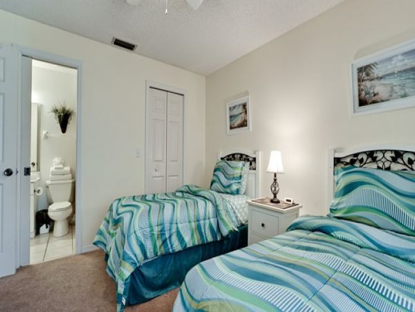 Anna Maria Island Two Bedroom Rental on the Beach Sleeps 6