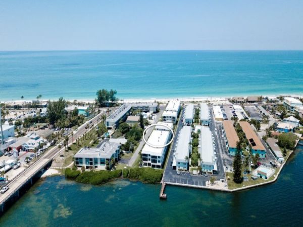 Anna Maria Island Two Bedroom Rental on the Beach Sleeps 6