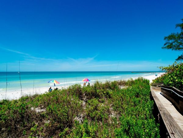 Bradenton Beach two Bedroom Vacation Condo.