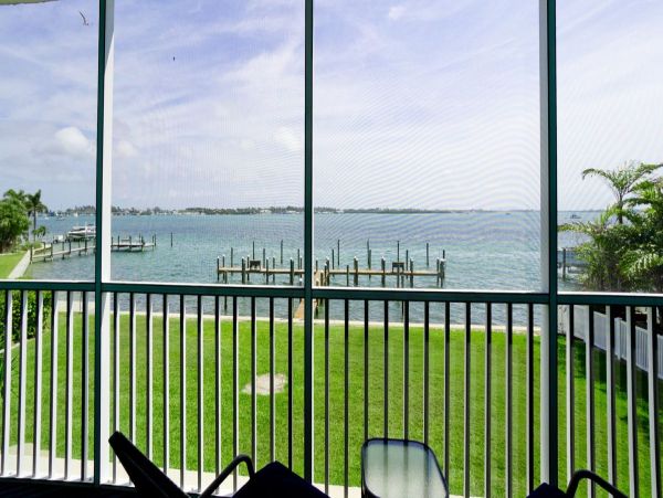 Bradenton Beach two Bedroom Vacation Condo.