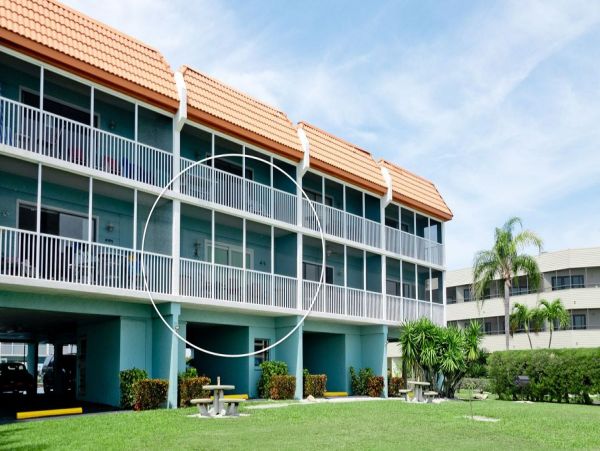 Bradenton Beach two Bedroom Vacation Condo.