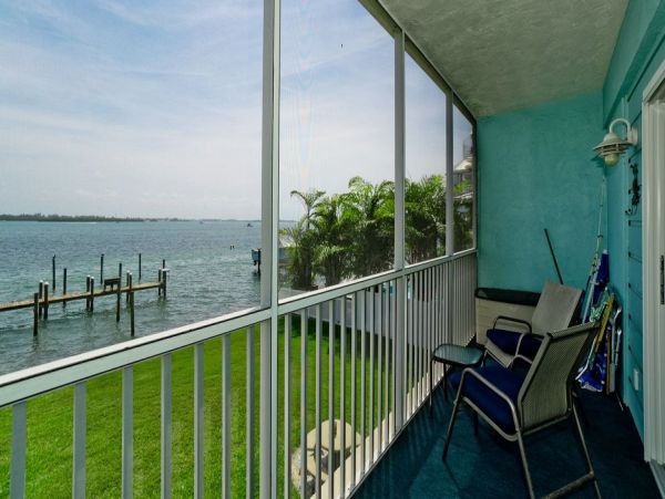 Bradenton Beach two Bedroom Vacation Condo.