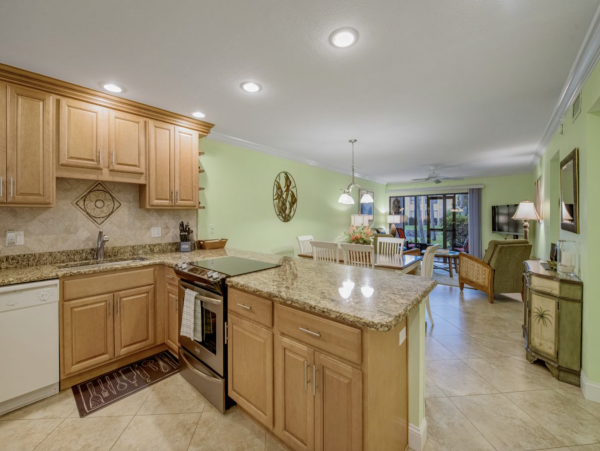 Bradenton Beach Vacation Condo Sleeps 4 Short Walk to Beach