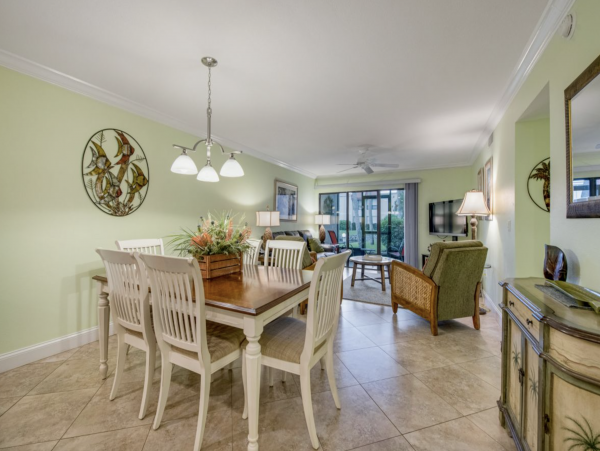 Bradenton Beach Vacation Condo Sleeps 4 Short Walk to Beach