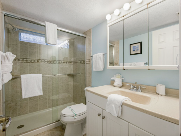 Bradenton Beach Vacation Condo Sleeps 4 Short Walk to Beach