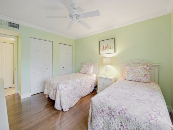 Bradenton Beach Vacation Condo Sleeps 4 Short Walk to Beach