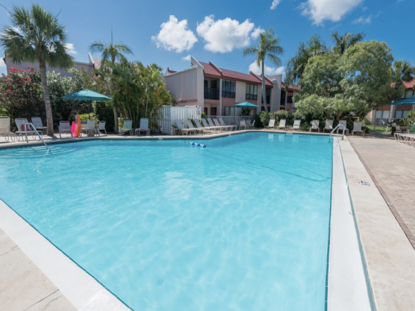 Bradenton Beach Vacation Condo Sleeps 4 Short Walk to Beach