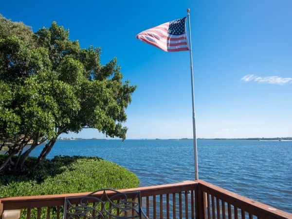 Bradenton Beach Vacation Condo Sleeps 4 Short Walk to Beach