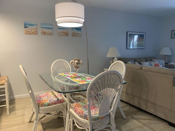 Sanibel Two bedroom Condo in Beachfront Complex Sleeps 5
