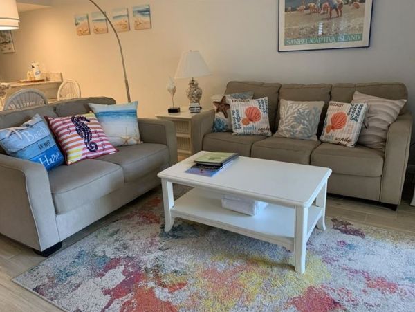 Sanibel Two bedroom Condo in Beachfront Complex Sleeps 5