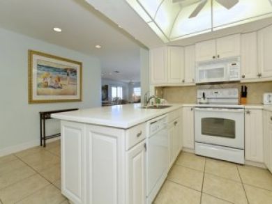 Well Equipped Kitchen Well Equipped Kitchen