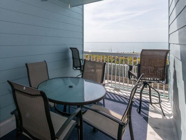 Anna Maria Rental on Beach - One Bedroom Condo Sleeps 4
